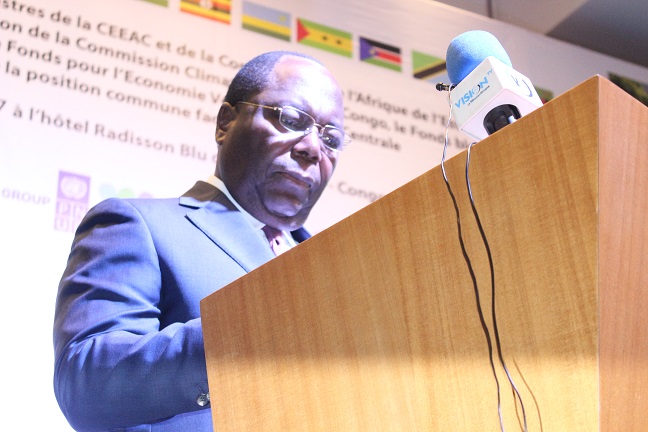Le premier ministre Clément MOUAMBA prononçant le Discours d'ouverture de la Conférence